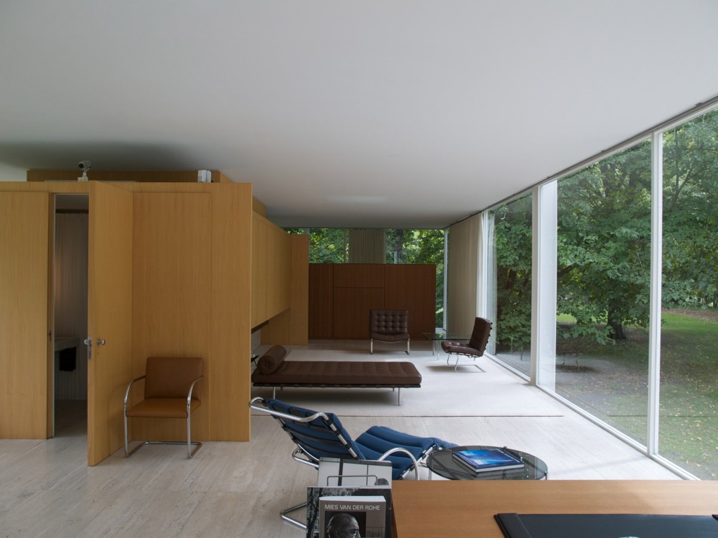 Classic Farnsworth House Mies Van Der Rohe