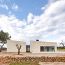 Stone-Clubhouse-by-GRAS-arquitectos_dezeen_784_1