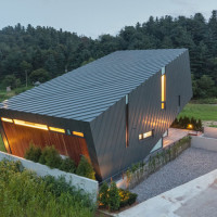 Slanted Box House | Praud