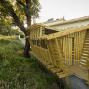 casa-no-muro-saperlipopette-les-architectes-martial-marquet-architecture-treehouse-wood-children-portugal_dezeen_1568_9