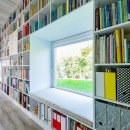 21_interior_17_m_long_bookshelf