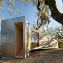 Moose-Road-house-by-Mork-Ulnes-Architects-frames-the-Californian-landscape_dezeen_ss_17