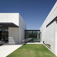 a-concrete-composition-studio-de-lange-architecture-residential-israel_dezeen_hero