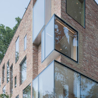 nadaaa-virginia-architecture-remodel-renovation-glazing-brick-rock-creek-house-home_dezeen_7