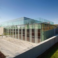 waterdown-library-civic-centre-rdha-ontario-toronto-hillside-cantilever-stone-glass_dezeen_hero