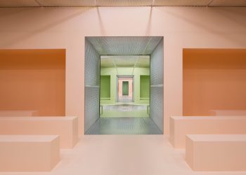 Prada’s Fashion Show : AMO